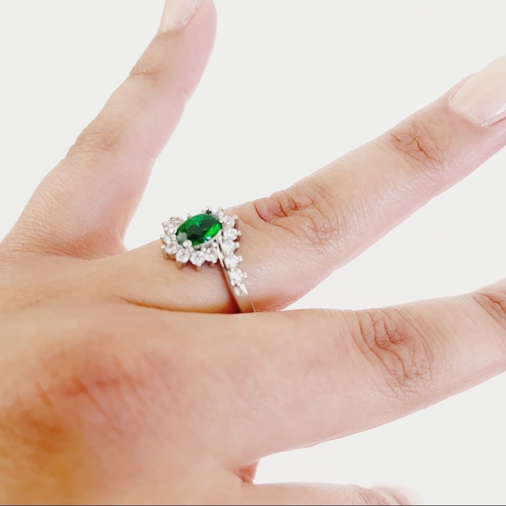 925 Sterling Silver Ring with Cubic Zirconia - Picture 2 of 6